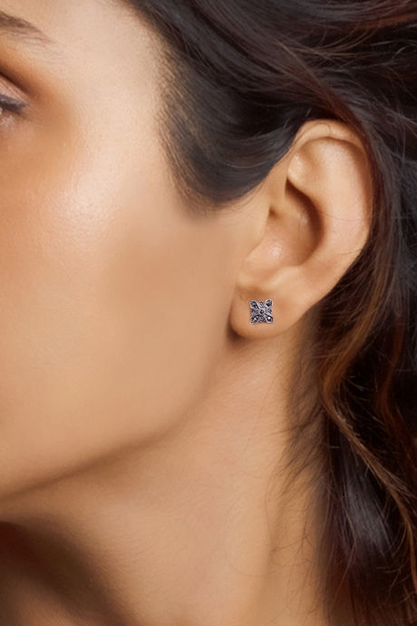 giva stud earrings