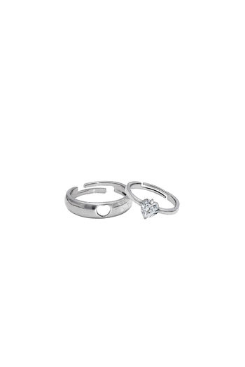 A sterling silver ring with good a pair of embracing hearts