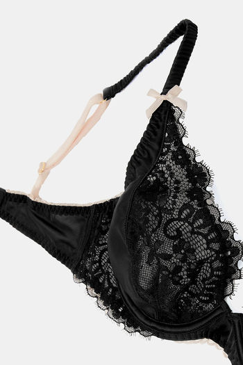 Buy Marks & Spencer Single Layered Wired Full Coverage Lace Bra -Black at  Rs.1400 online
