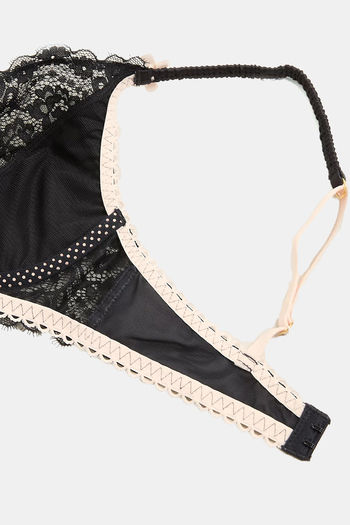 Buy Marks & Spencer Single Layered Wired Full Coverage Lace Bra -Black at  Rs.1400 online