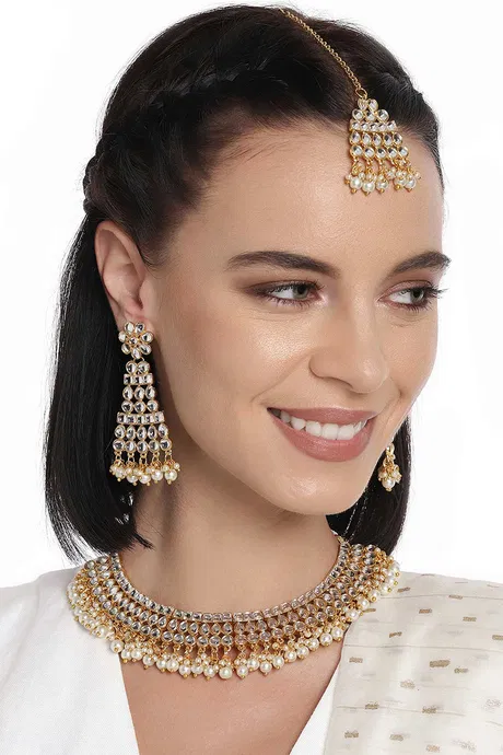 Peora Ethnic Brass Gold Plated Kundan Pearl Choker Necklace Earring Maang  Tikka Jewellery Set(PF37N1501W)