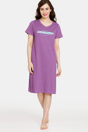 D.Rose-Colored Alpine Smoking Nightdress