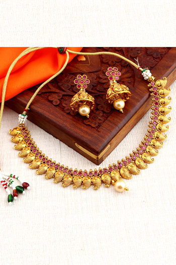 Sukkhi Attractive Gold Plated Choker Necklace Set For Women