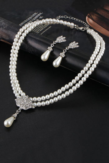 Party pearl necklace – Studio Mia Sahlberg