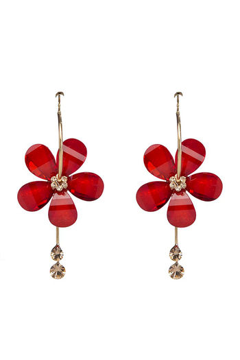Shaya by CaratLane earringssilverjewellery  Buy Shaya by CaratLane  Springtime Bloom Flower Earrings In Gold Plated 925 Silver Online  Nykaa  Fashion