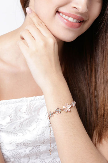 Lumen latest Stylish Bracelet Beautiful Design Golden Colour For Girls and  Women