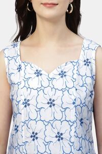 Sands of India Women Embroidered White Schiffli Sweetheart Neck Top - White — thumbnail 4