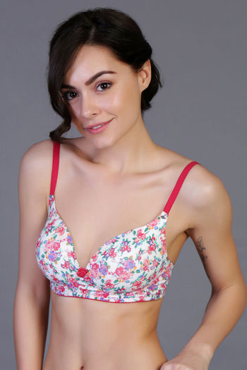 model image of Rosaline Basic Print Padded Non Wired 3/4th Coverage T-Shirt Bra-Pink N Blue Flower Pt