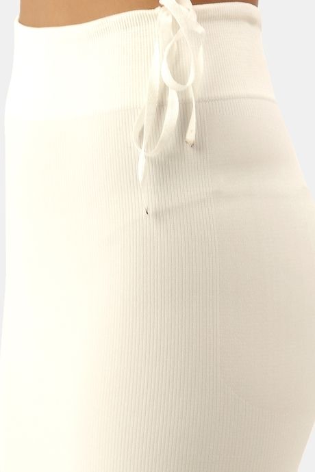 Red Rose Cotton Infused Medium Control Flared Saree Shapewear - White — image 5