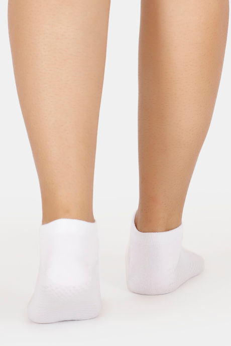 Vrova Antibacterial & Antifungal Acupressure Ankle Socks - White — image 3