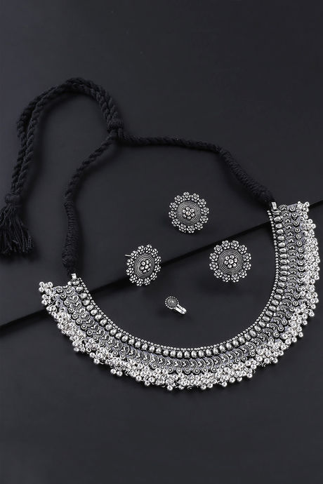 Yellow Chimes German Silver Oxidised Traditional Threaded Choker Jewellery Set — image 2