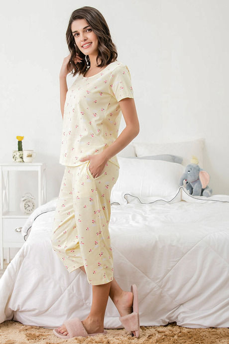 

Zivame Three Musketeers Top N Capri Set Yellow N Print, Yellows
